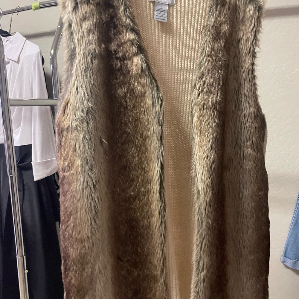 Liz Claiborne Cream Faux Fur Vest